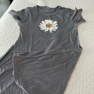 WOMENS NIGHTGOWN OR BEACH COVERUP.  GRAY WITH DAISY PRINT